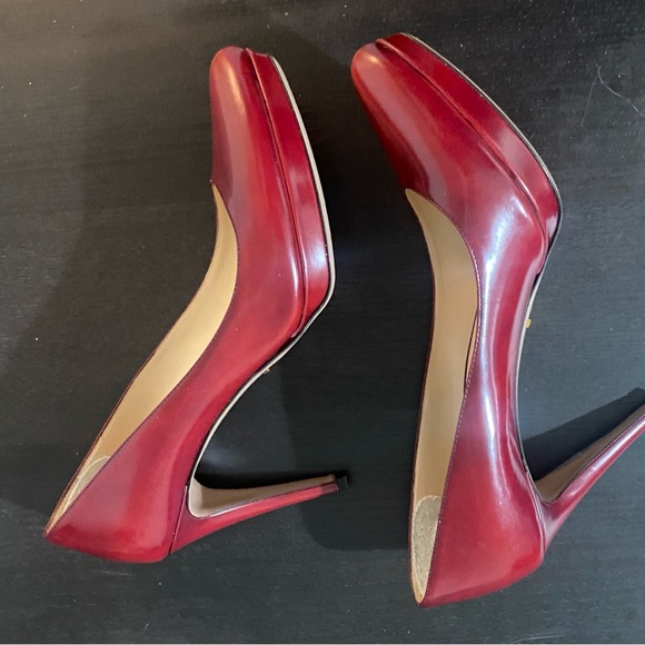 PRADA - Red Rounded High Heels Authentic - Picture 3 of 8